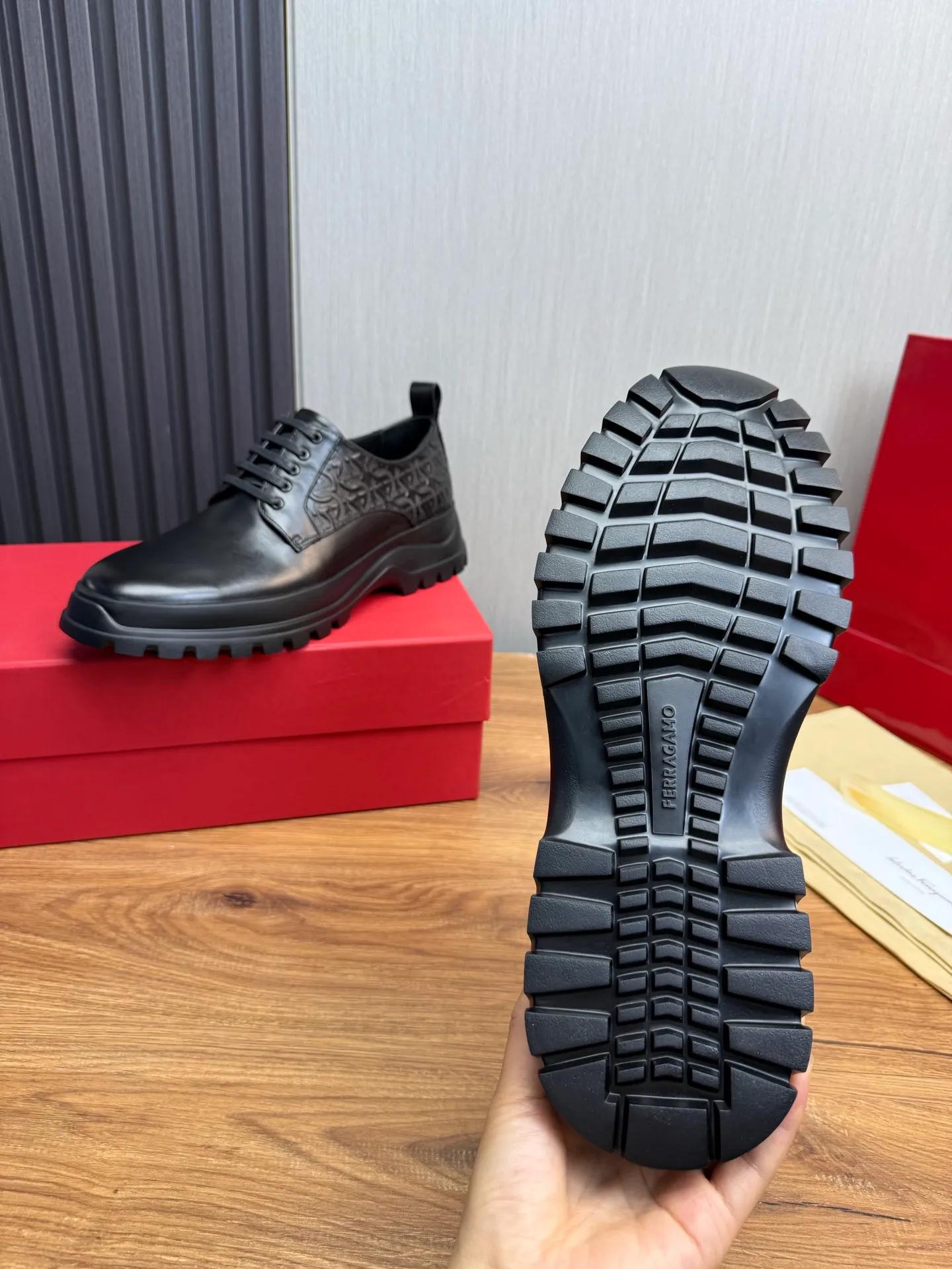 Men's shoes 💰880💰 Ferragamo. [Ferragamo] Men's Loaf leather shoes, the latest hot style, 1:1 original purchase quality, top quality, imported open-edge beaded cowhide leather on the upper, hand-made three-dimensional stitching highlights the round toe design, the inner feet are made of imported cowhide, with original wear-resistant rubber outsole, matching code 39-44, (38, 45 custom-made, non-refundable)